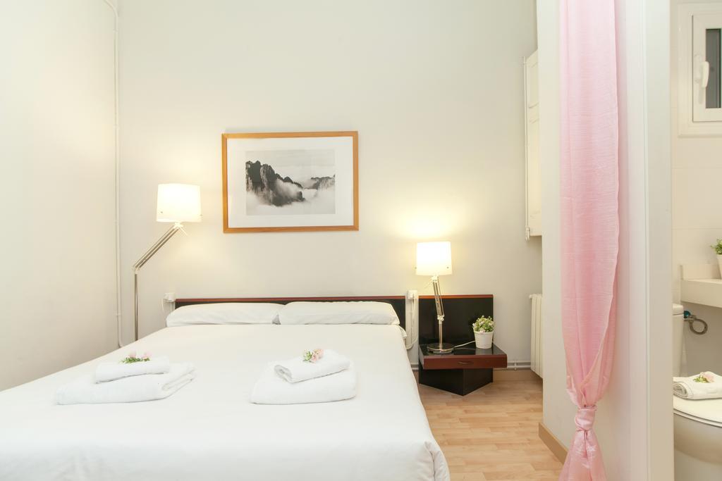 洛奇圣家堂公寓酒店 巴塞罗那 客房 照片